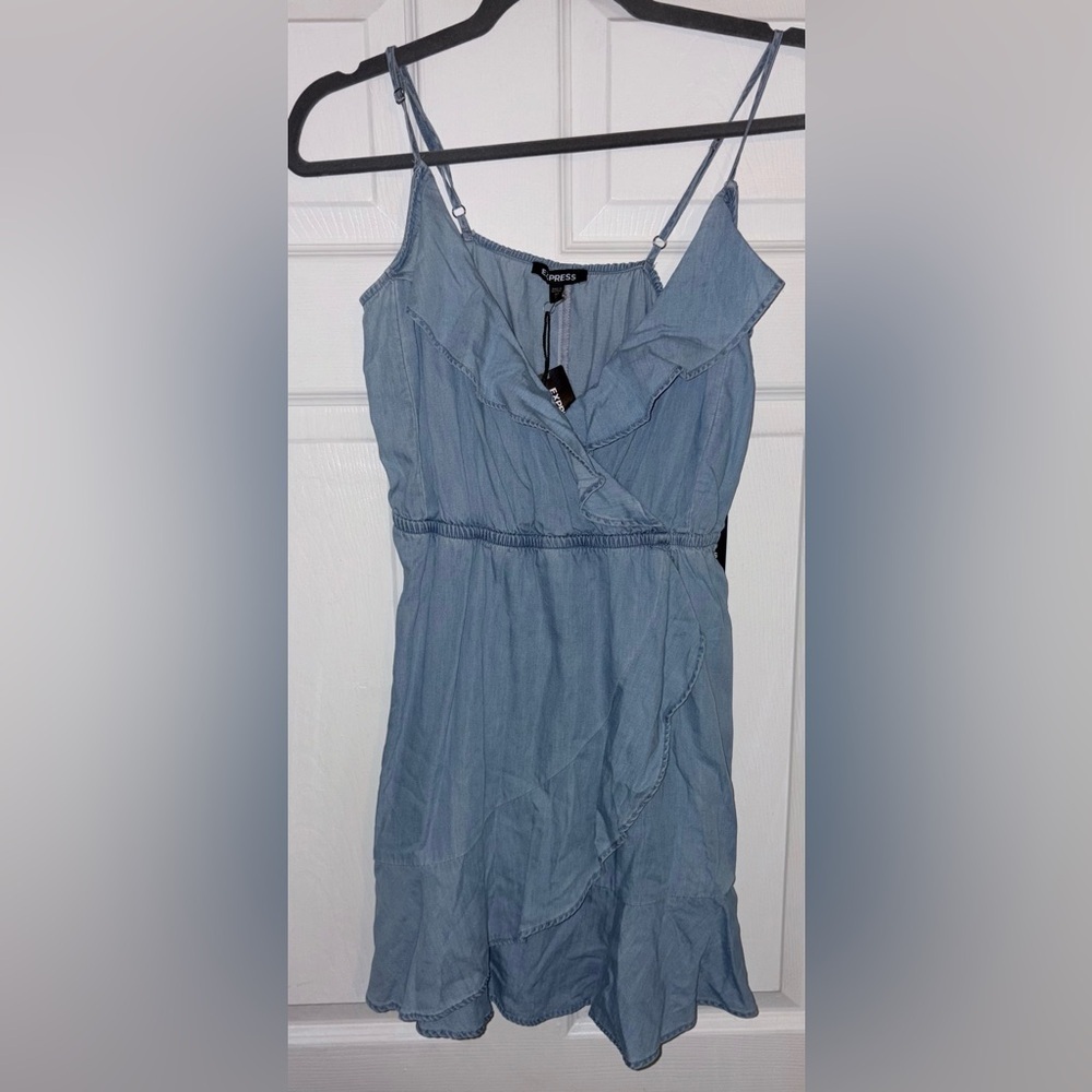 NWT Express Chambray Ruffle Front Dress Size XS - Picture 3 of 7